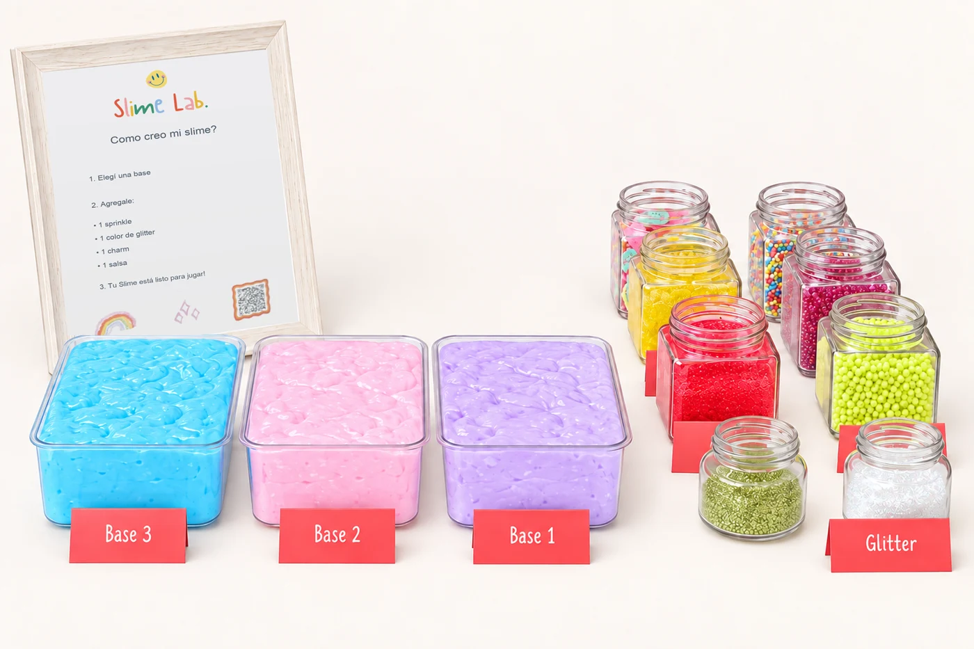 Mesa de Slime Lab con bases, toppings y cartel para el servicio